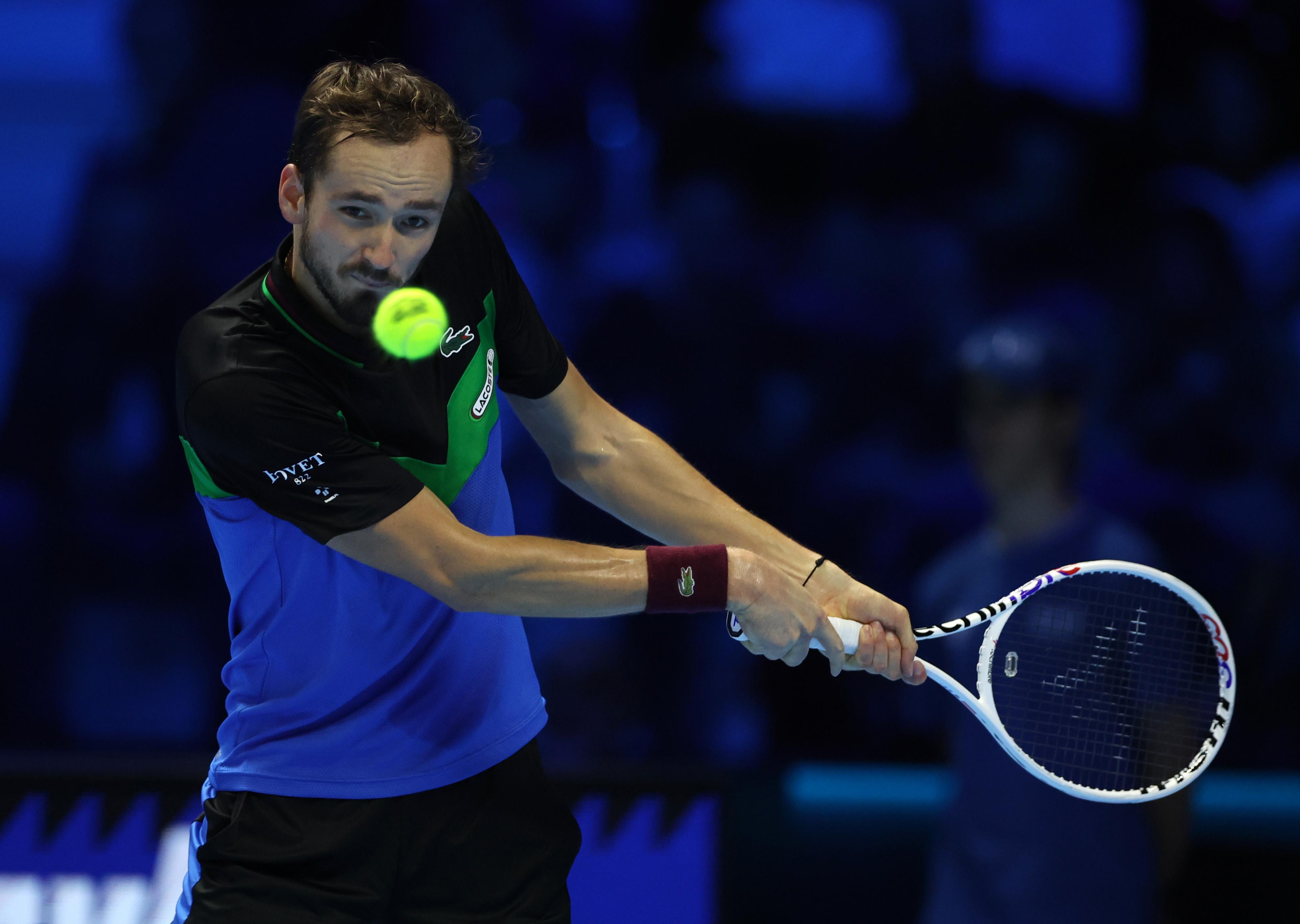 ATP总决赛完胜戴维斯杯，兹维列夫点燃赛场