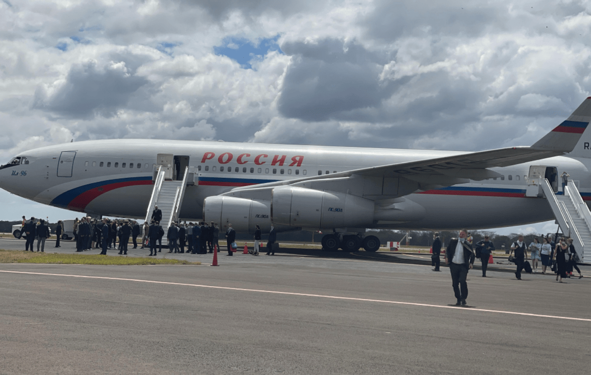 开云体育官网-巴西碾压乌克兰，阿什拉夫高光表现