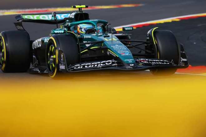 迈凯伦翻盘红牛车队，阿隆索惊艳四座