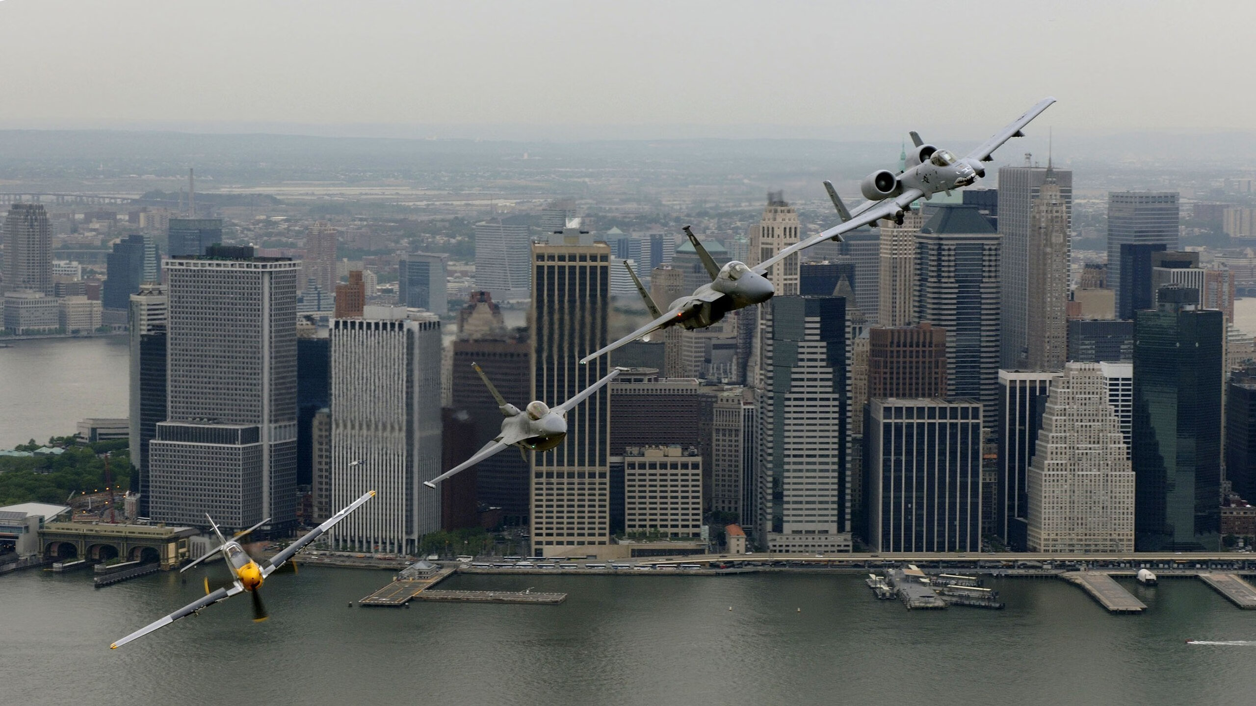 开云体育平台APP-非洲雄狮咆哮伯纳乌，喀麦隆神锋三箭定江山，波兰门神叹息夜