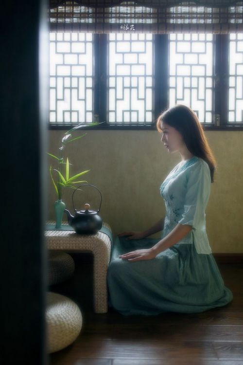 征服者的双重奏，从乌鲁木齐到明尼阿波利斯的平行征服