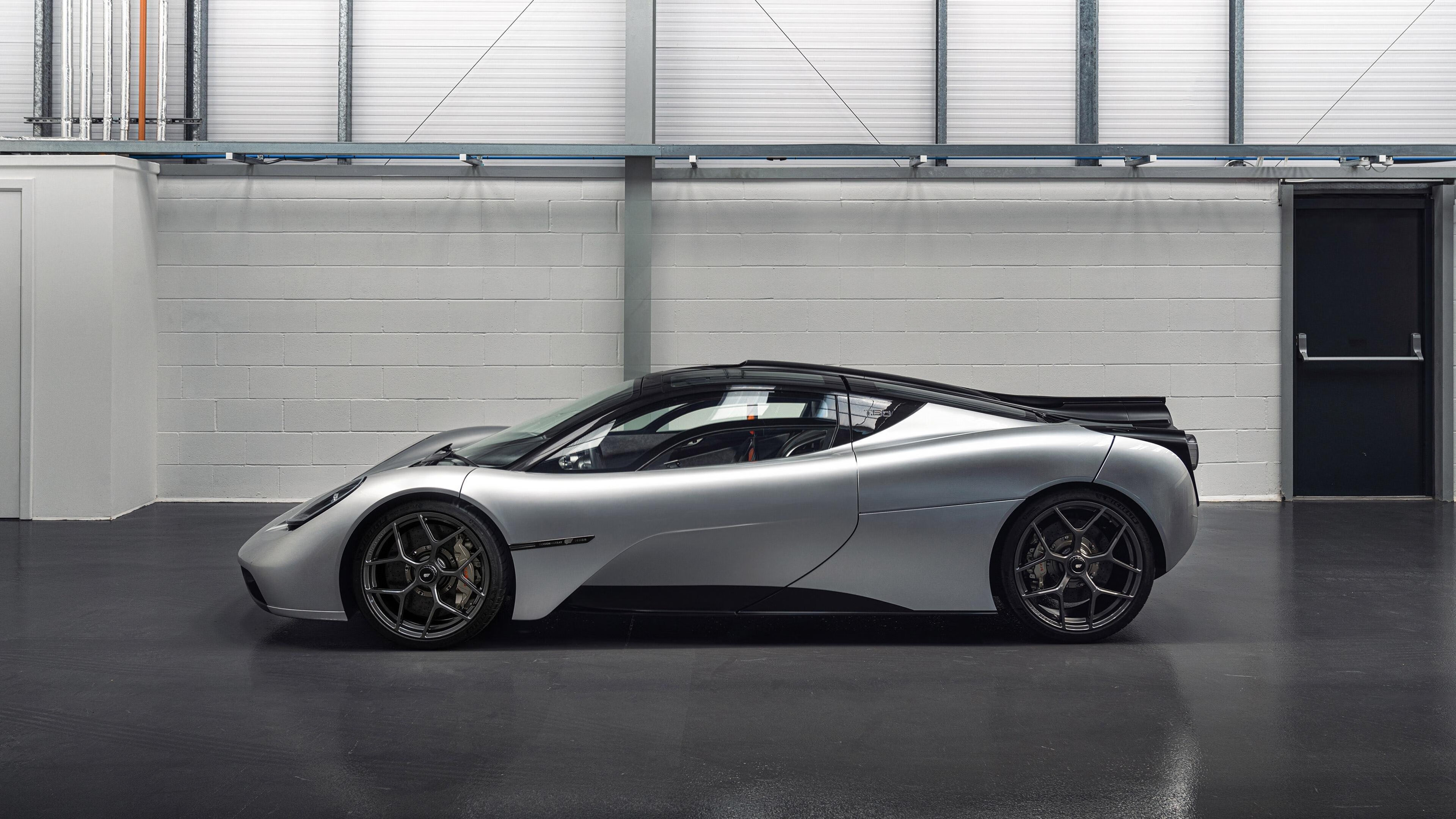 极地风暴，从雷克雅未克到伦敦，秩序颠覆者的胜利密码