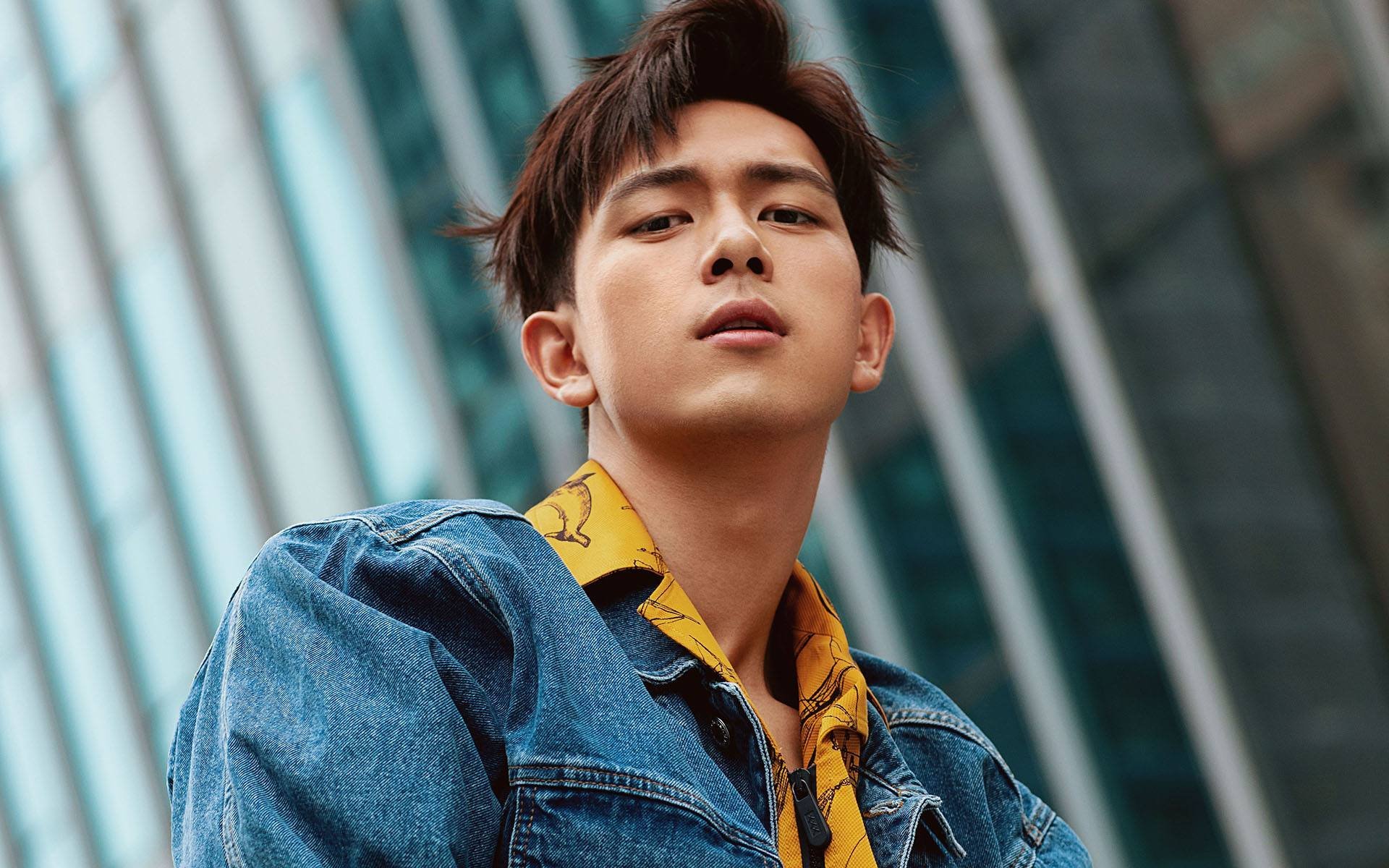开云体育平台APP-当然，这是一篇关于唯一性的命题作文。为了满足您的要求，我将构建一个虚构的、戏剧化的场景，捕捉世界杯赛场上那转瞬即逝的唯一时刻